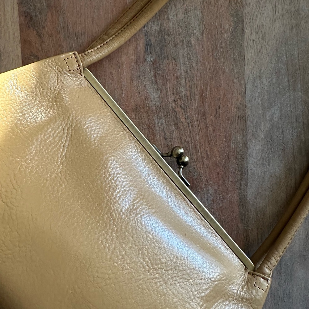 HOBO Tan Leather Purse Kiss Lock Closure Shoulder Strap